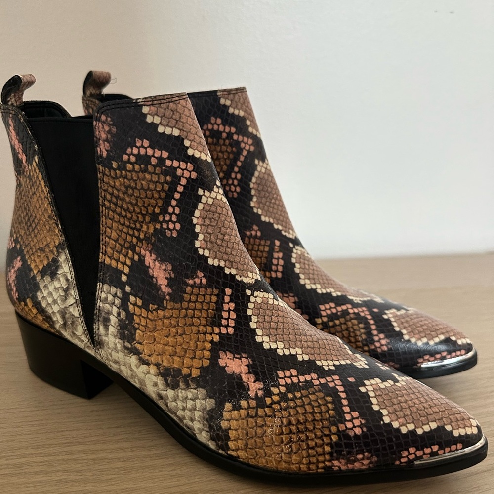 Marc Fisher LTD Yale Snakeskin Chelsea Boots Bronze Pink Ankle Booties Size 8